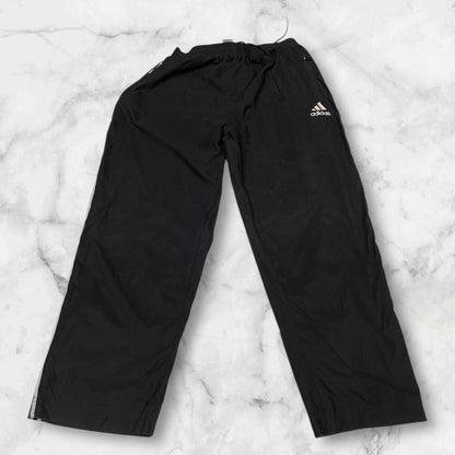 Entdecke unsere Vintage Track Pants von Nike und anderen Marken, erhältlich bei Valuxery.de - Dein Shop für trendige Vintage - Kleidung. Unsere Track Pants sind aus hochwertigen Materialien und