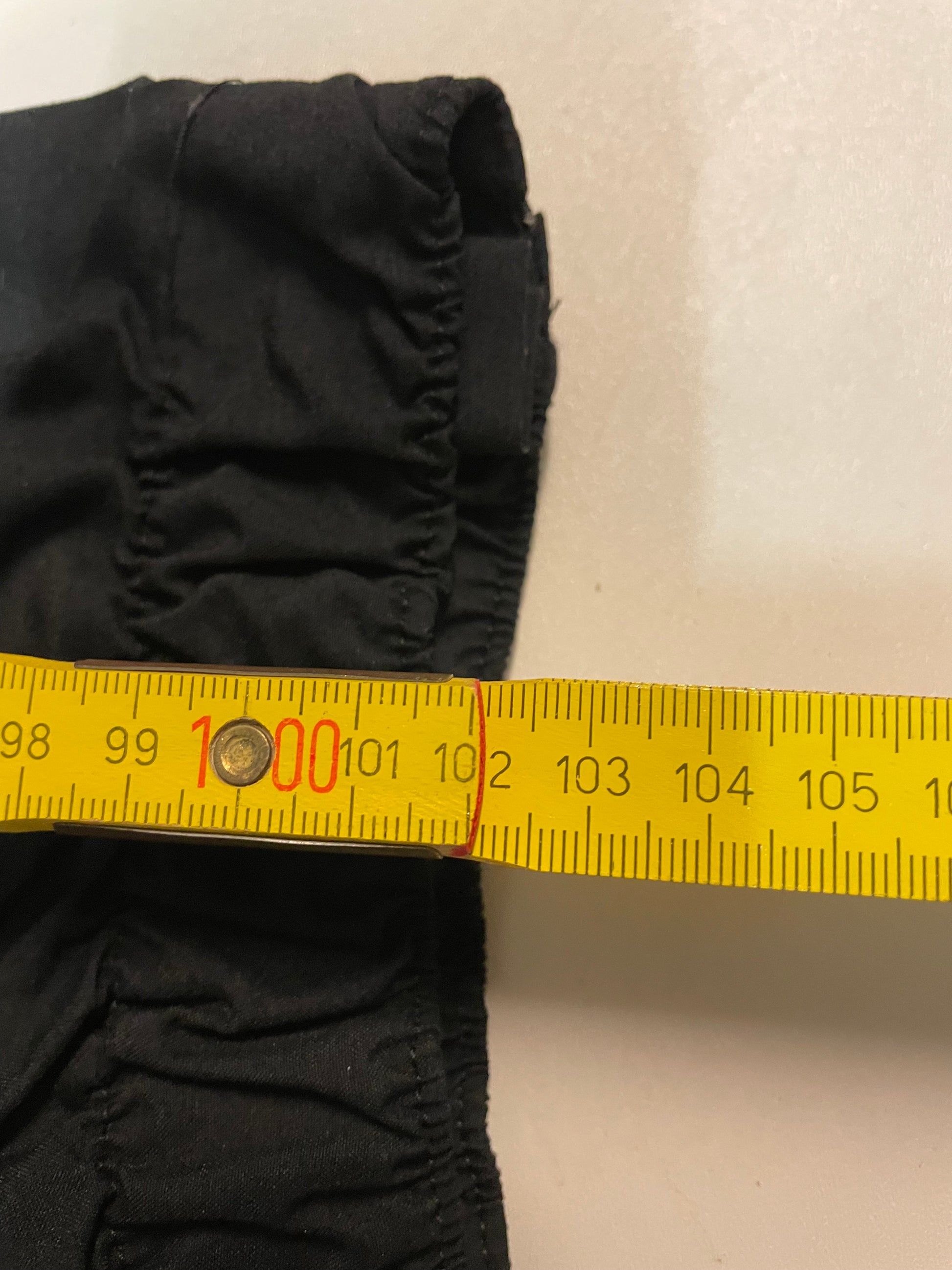 Entdecke unsere Vintage Track Pants von Nike und anderen Marken, erhältlich bei Valuxery.de - Dein Shop für trendige Vintage - Kleidung. Unsere Track Pants sind aus hochwertigen Materialien und
