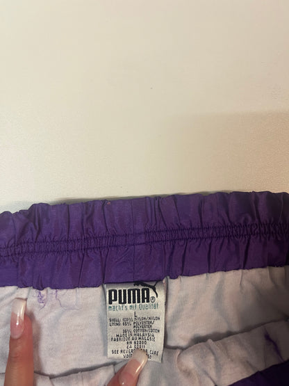 Entdecke unsere Vintage Track Pants von Nike und anderen Marken, erhältlich bei Valuxery.de - Dein Shop für trendige Vintage - Kleidung. Unsere Track Pants sind aus hochwertigen Materialien und