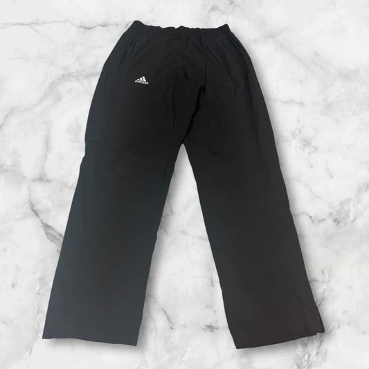 Entdecke unsere Vintage Track Pants von Nike und anderen Marken, erhältlich bei Valuxery.de - Dein Shop für trendige Vintage - Kleidung. Unsere Track Pants sind aus hochwertigen Materialien und