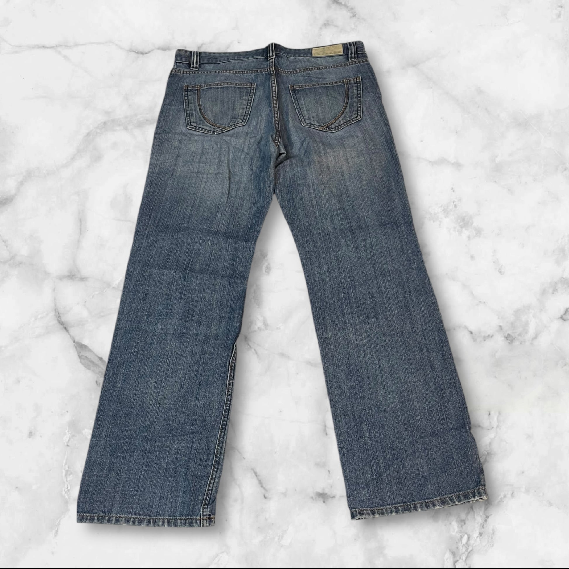 Entdecke unsere Vintage Track Pants von Nike und anderen Marken, erhältlich bei Valuxery.de - Dein Shop für trendige Vintage - Kleidung. Unsere Track Pants sind aus hochwertigen Materialien und
