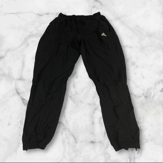 Entdecke unsere Vintage Track Pants von Nike und anderen Marken, erhältlich bei Valuxery.de - Dein Shop für trendige Vintage - Kleidung. Unsere Track Pants sind aus hochwertigen Materialien und