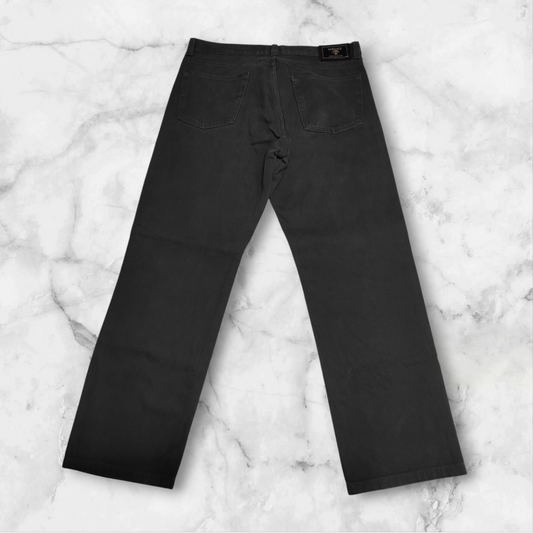 Entdecke unsere Vintage Track Pants von Nike und anderen Marken, erhältlich bei Valuxery.de - Dein Shop für trendige Vintage - Kleidung. Unsere Track Pants sind aus hochwertigen Materialien und