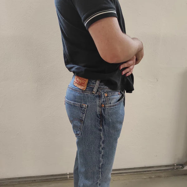 Entdecke unsere Vintage Track Pants von Nike und anderen Marken, erhältlich bei Valuxery.de - Dein Shop für trendige Vintage - Kleidung. Unsere Track Pants sind aus hochwertigen Materialien und
