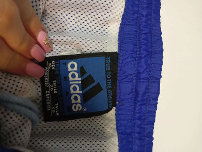 Entdecke unsere Vintage Track Pants von Nike und anderen Marken, erhältlich bei Valuxery.de - Dein Shop für trendige Vintage - Kleidung. Unsere Track Pants sind aus hochwertigen Materialien und