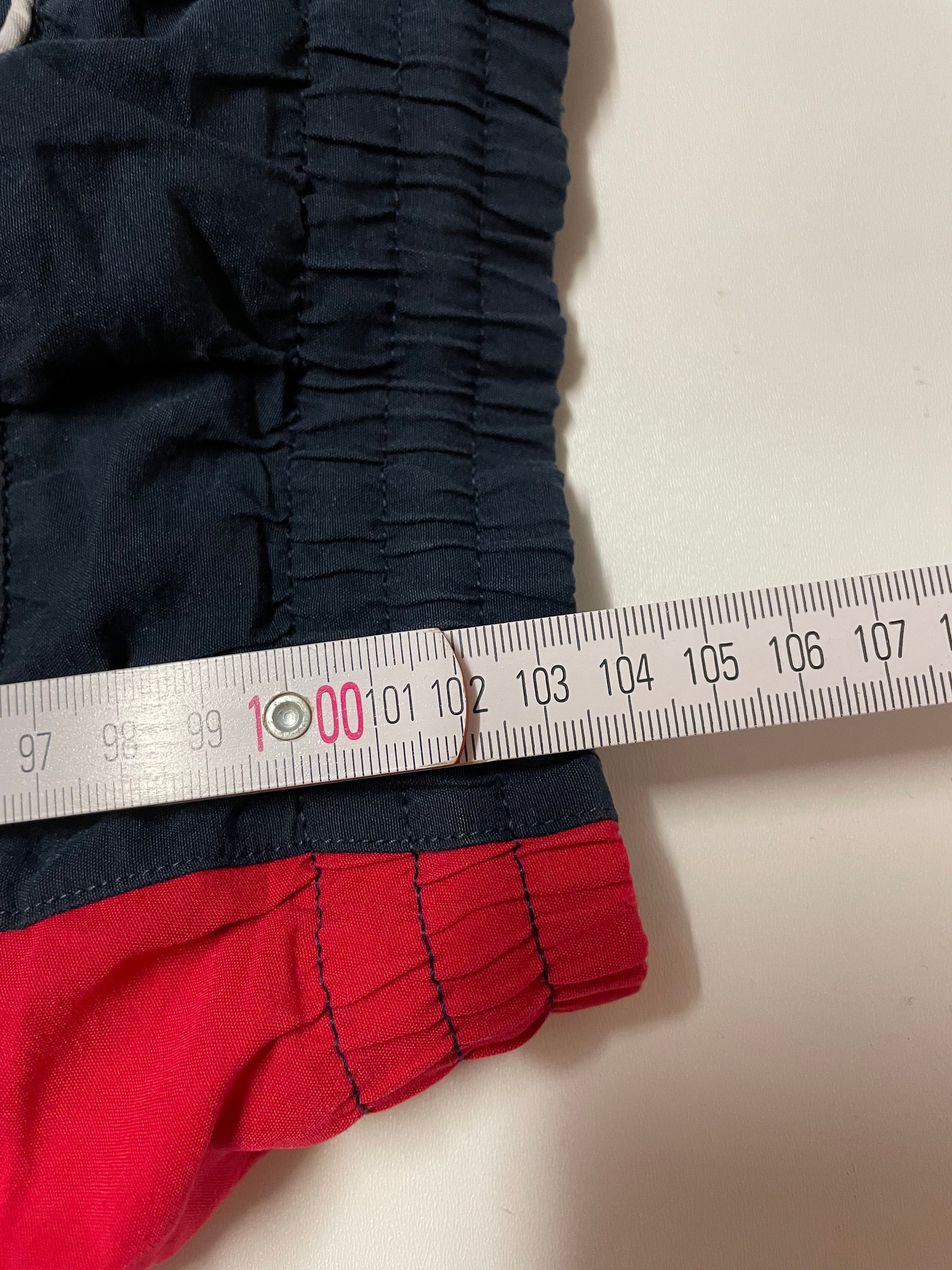Entdecke unsere Vintage Track Pants von Nike und anderen Marken, erhältlich bei Valuxery.de - Dein Shop für trendige Vintage - Kleidung. Unsere Track Pants sind aus hochwertigen Materialien und
