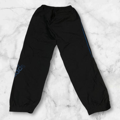 Entdecke unsere Vintage Track Pants von Nike und anderen Marken, erhältlich bei Valuxery.de - Dein Shop für trendige Vintage - Kleidung. Unsere Track Pants sind aus hochwertigen Materialien und