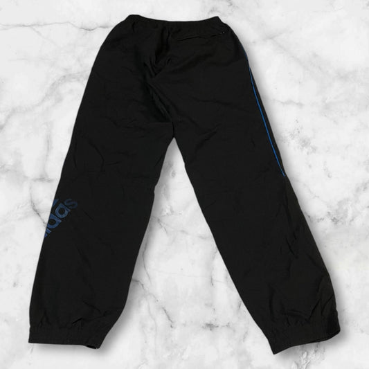 Entdecke unsere Vintage Track Pants von Nike und anderen Marken, erhältlich bei Valuxery.de - Dein Shop für trendige Vintage - Kleidung. Unsere Track Pants sind aus hochwertigen Materialien und