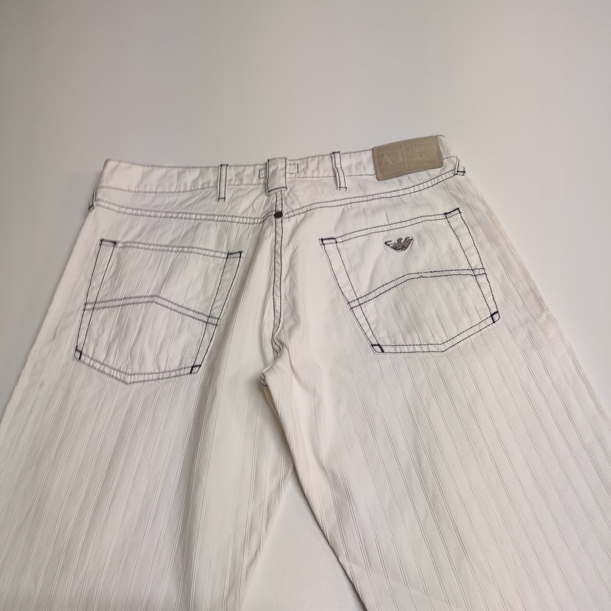Entdecke unsere Vintage Track Pants von Nike und anderen Marken, erhältlich bei Valuxery.de - Dein Shop für trendige Vintage - Kleidung. Unsere Track Pants sind aus hochwertigen Materialien und