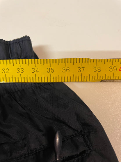 Entdecke unsere Vintage Track Pants von Nike und anderen Marken, erhältlich bei Valuxery.de - Dein Shop für trendige Vintage - Kleidung. Unsere Track Pants sind aus hochwertigen Materialien und