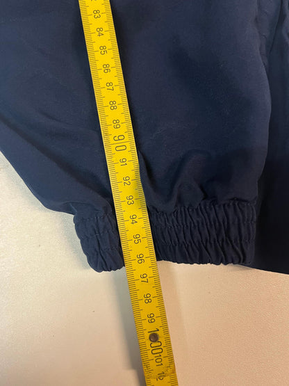 Entdecke unsere Vintage Track Pants von Nike und anderen Marken, erhältlich bei Valuxery.de - Dein Shop für trendige Vintage - Kleidung. Unsere Track Pants sind aus hochwertigen Materialien und
