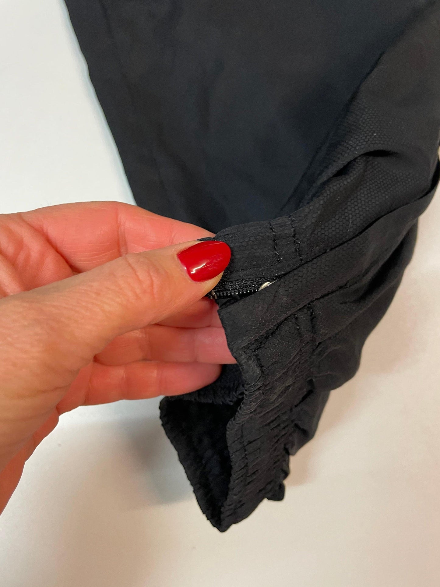 Entdecke unsere Vintage Track Pants von Nike und anderen Marken, erhältlich bei Valuxery.de - Dein Shop für trendige Vintage - Kleidung. Unsere Track Pants sind aus hochwertigen Materialien und