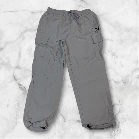 Entdecke unsere Vintage Track Pants von Nike und anderen Marken, erhältlich bei Valuxery.de - Dein Shop für trendige Vintage - Kleidung. Unsere Track Pants sind aus hochwertigen Materialien und