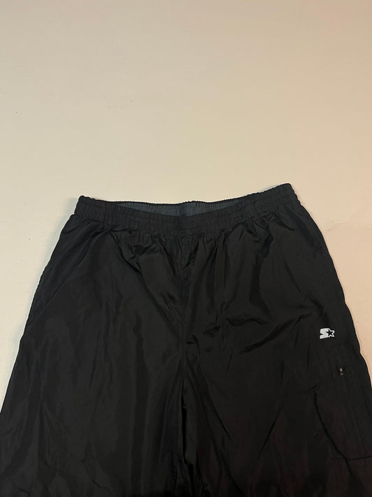 Entdecke unsere Vintage Track Pants von Nike und anderen Marken, erhältlich bei Valuxery.de - Dein Shop für trendige Vintage - Kleidung. Unsere Track Pants sind aus hochwertigen Materialien und