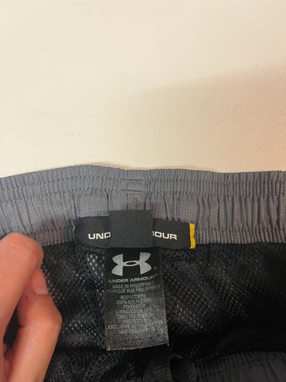 Entdecke unsere Vintage Track Pants von Nike und anderen Marken, erhältlich bei Valuxery.de - Dein Shop für trendige Vintage - Kleidung. Unsere Track Pants sind aus hochwertigen Materialien und