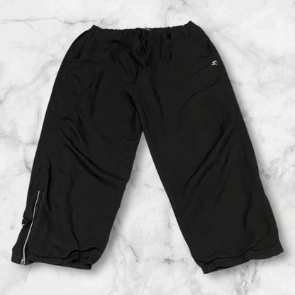 Entdecke unsere Vintage Track Pants von Nike und anderen Marken, erhältlich bei Valuxery.de - Dein Shop für trendige Vintage - Kleidung. Unsere Track Pants sind aus hochwertigen Materialien und