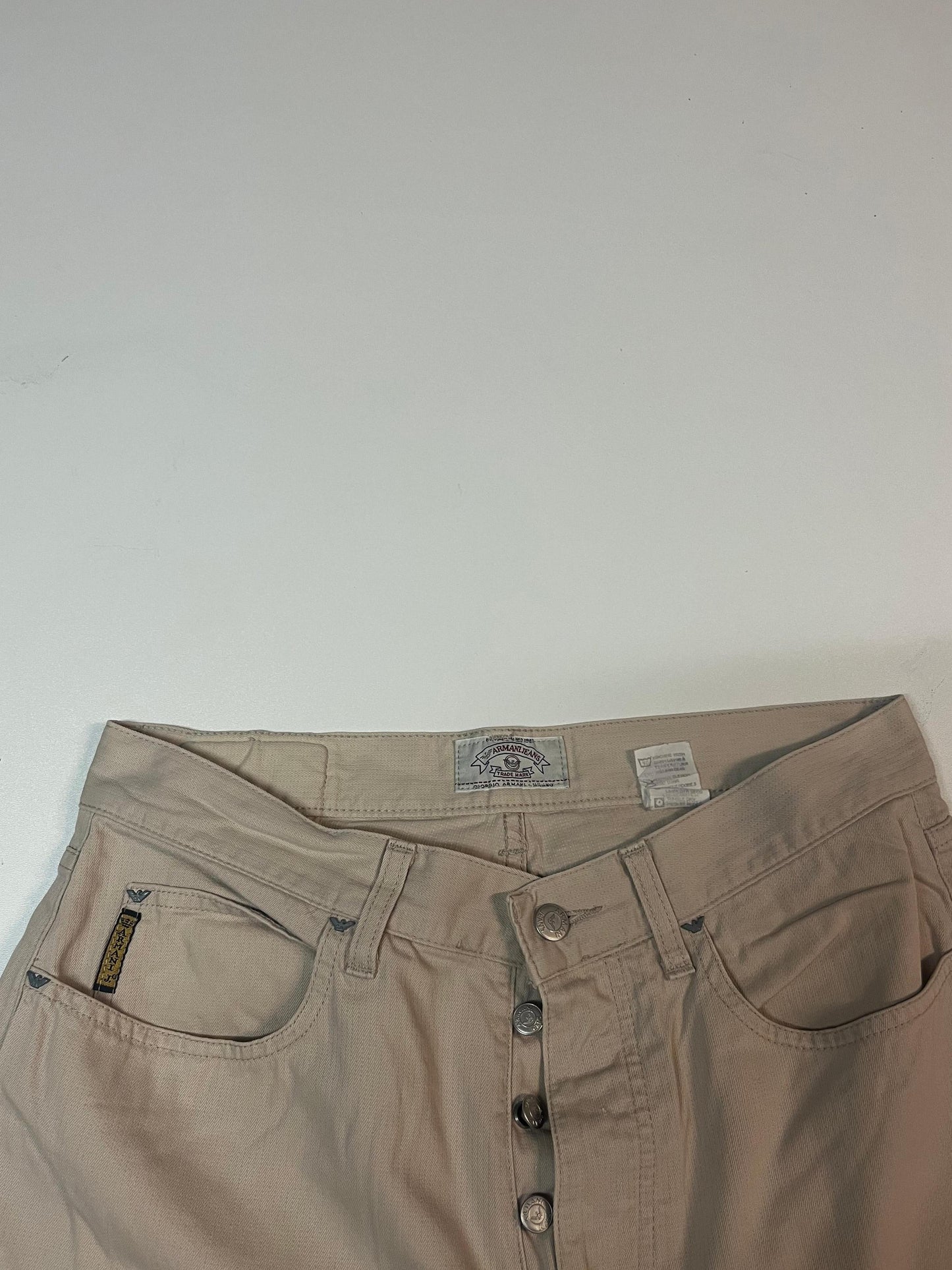 Entdecke unsere Vintage Track Pants von Nike und anderen Marken, erhältlich bei Valuxery.de - Dein Shop für trendige Vintage - Kleidung. Unsere Track Pants sind aus hochwertigen Materialien und