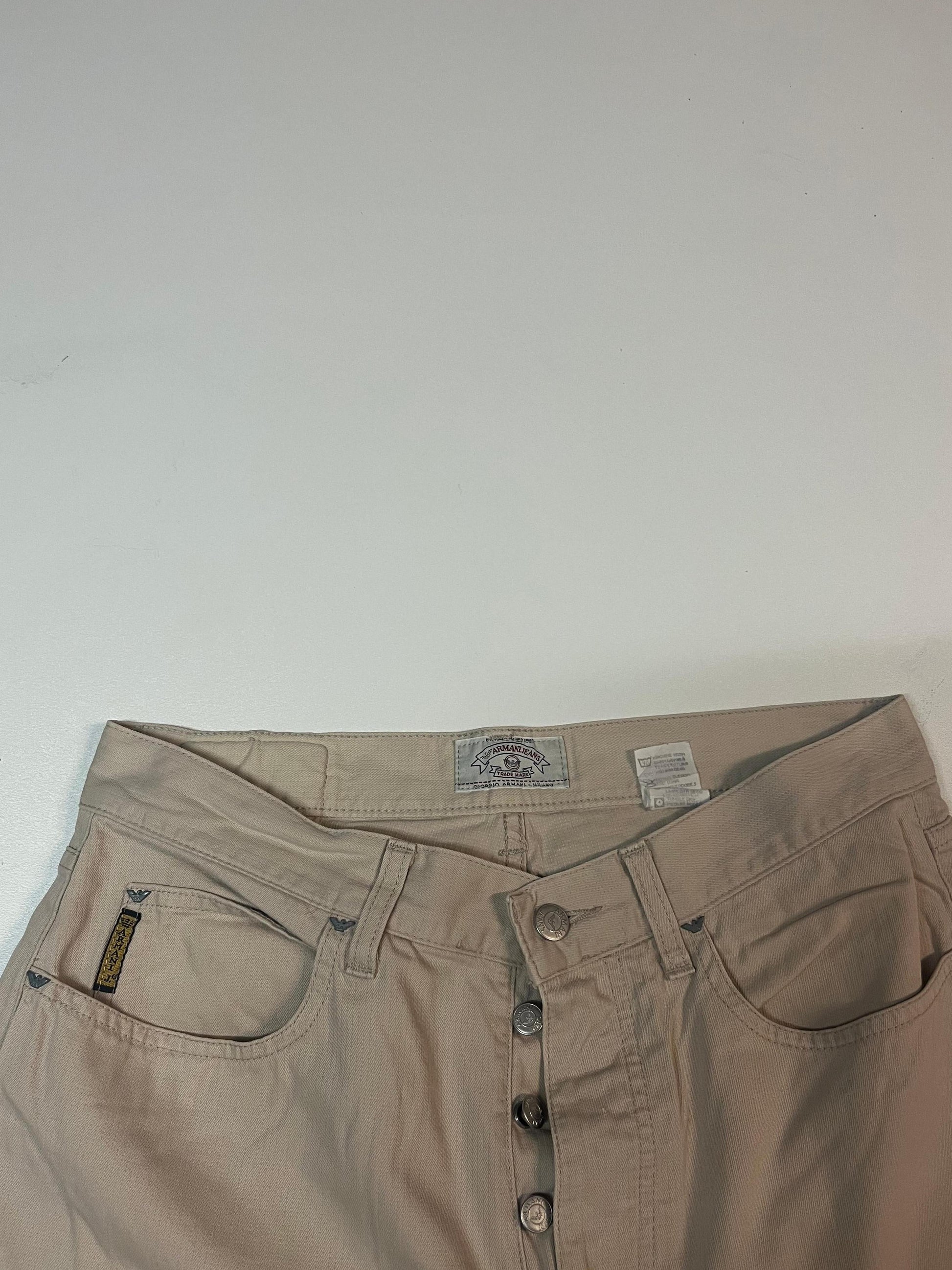 Entdecke unsere Vintage Track Pants von Nike und anderen Marken, erhältlich bei Valuxery.de - Dein Shop für trendige Vintage - Kleidung. Unsere Track Pants sind aus hochwertigen Materialien und