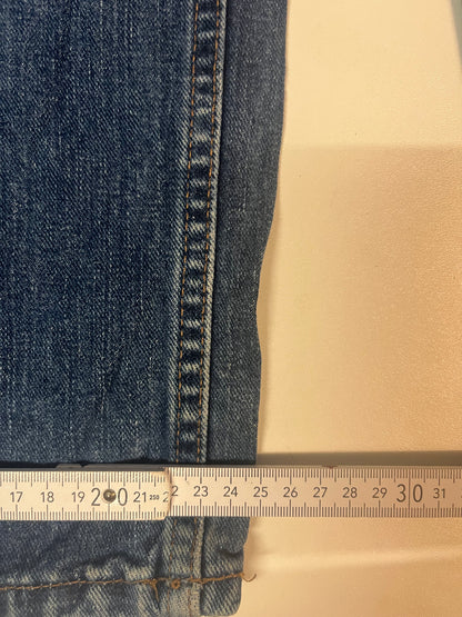 Entdecke unsere Vintage Track Pants von Nike und anderen Marken, erhältlich bei Valuxery.de - Dein Shop für trendige Vintage - Kleidung. Unsere Track Pants sind aus hochwertigen Materialien und