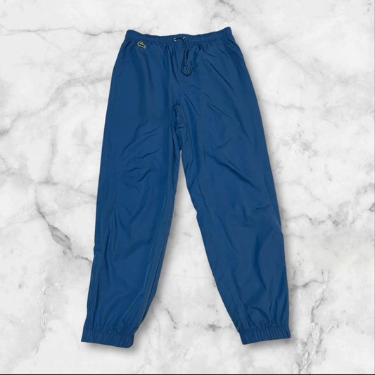 Entdecke unsere Vintage Track Pants von Nike und anderen Marken, erhältlich bei Valuxery.de - Dein Shop für trendige Vintage - Kleidung. Unsere Track Pants sind aus hochwertigen Materialien und