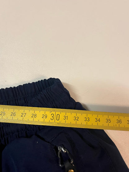 Entdecke unsere Vintage Track Pants von Nike und anderen Marken, erhältlich bei Valuxery.de - Dein Shop für trendige Vintage - Kleidung. Unsere Track Pants sind aus hochwertigen Materialien und