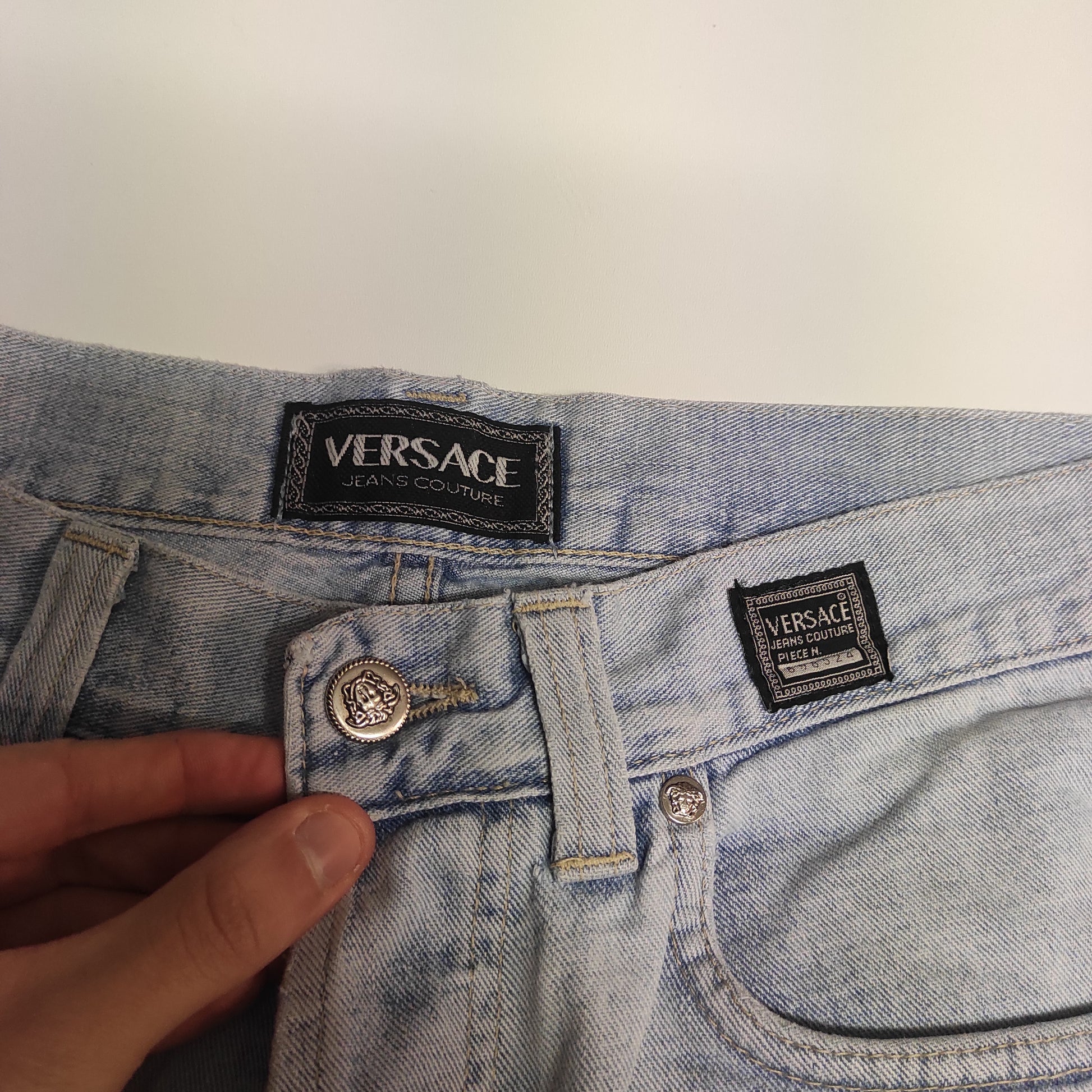 Entdecke unsere Vintage Track Pants von Nike und anderen Marken, erhältlich bei Valuxery.de - Dein Shop für trendige Vintage - Kleidung. Unsere Track Pants sind aus hochwertigen Materialien und
