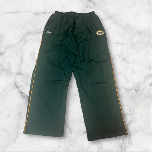 Entdecke unsere Vintage Track Pants von Nike und anderen Marken, erhältlich bei Valuxery.de - Dein Shop für trendige Vintage - Kleidung. Unsere Track Pants sind aus hochwertigen Materialien und