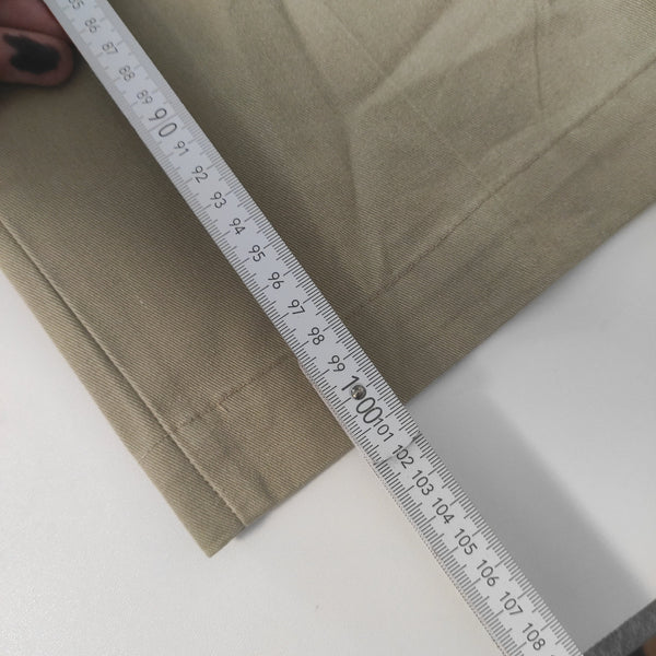 Entdecke unsere Vintage Track Pants von Nike und anderen Marken, erhältlich bei Valuxery.de - Dein Shop für trendige Vintage-Kleidung. Unsere Track Pants sind aus hochwertigen Materialien und