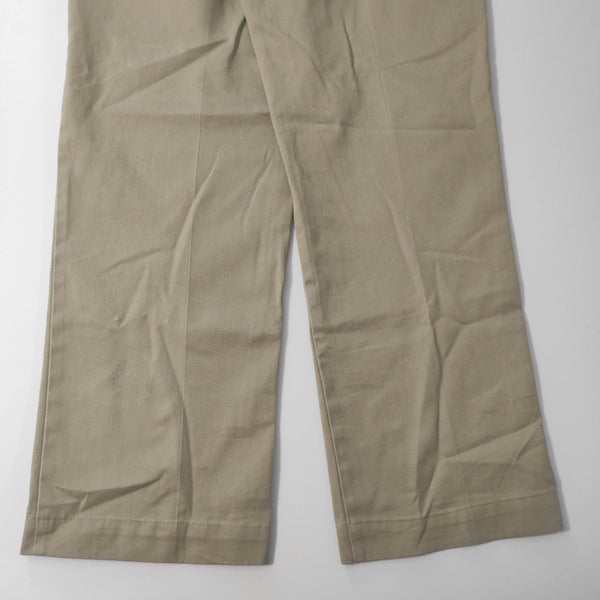 Entdecke unsere Vintage Track Pants von Nike und anderen Marken, erhältlich bei Valuxery.de - Dein Shop für trendige Vintage-Kleidung. Unsere Track Pants sind aus hochwertigen Materialien und